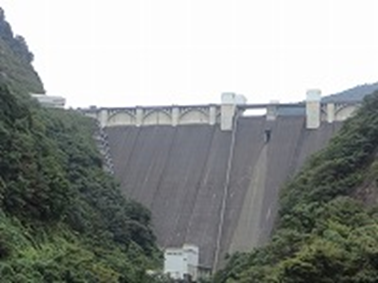 浦山ダムへの巻