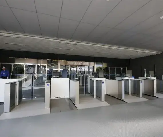 セキュリティゲート入退館管理システム