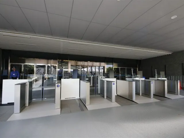 セキュリティゲート入退館管理システム